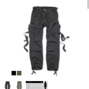 Cargobyxor - Byxorna är köpta för 600-700kr o är använda 2 gånger, köpte dessa för 1 år sedan. Fortfarande som nya byxor , säljer dessa för 500kr 