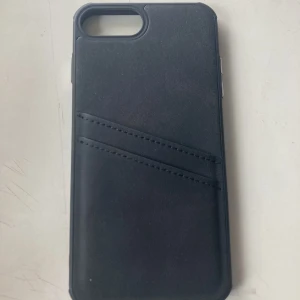 Mobilskal med 2 korthållare - Har två fickor  Endast swish  Kontakta mig om du är intresserad eller fler bilder 