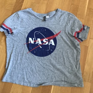 T shirt  - Säljer denna nasa t shirt 