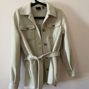 Vero moda kappa - Vero moda kappa, köpt för 800. Felfri❤️