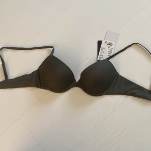 Ny BH - oanvänd BH, helt ny med prislapp kvar. Fel storlek