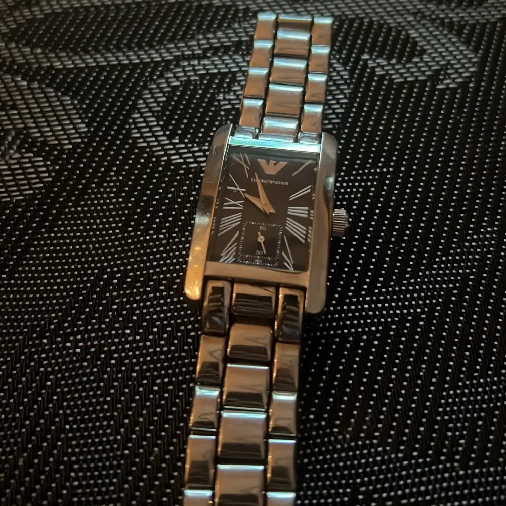 Super fin vintage Armani klocka till salu . Asusteet.