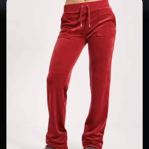 Röda velvet Juicy Couture byxor med fickor💋dom finns kvar!!!!
