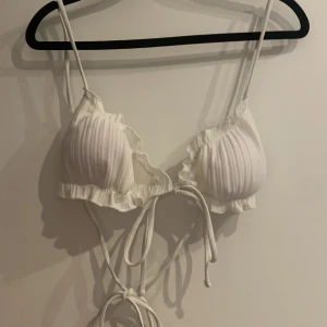 Vitt bikini-set  - Aldrig använda, jättefina.