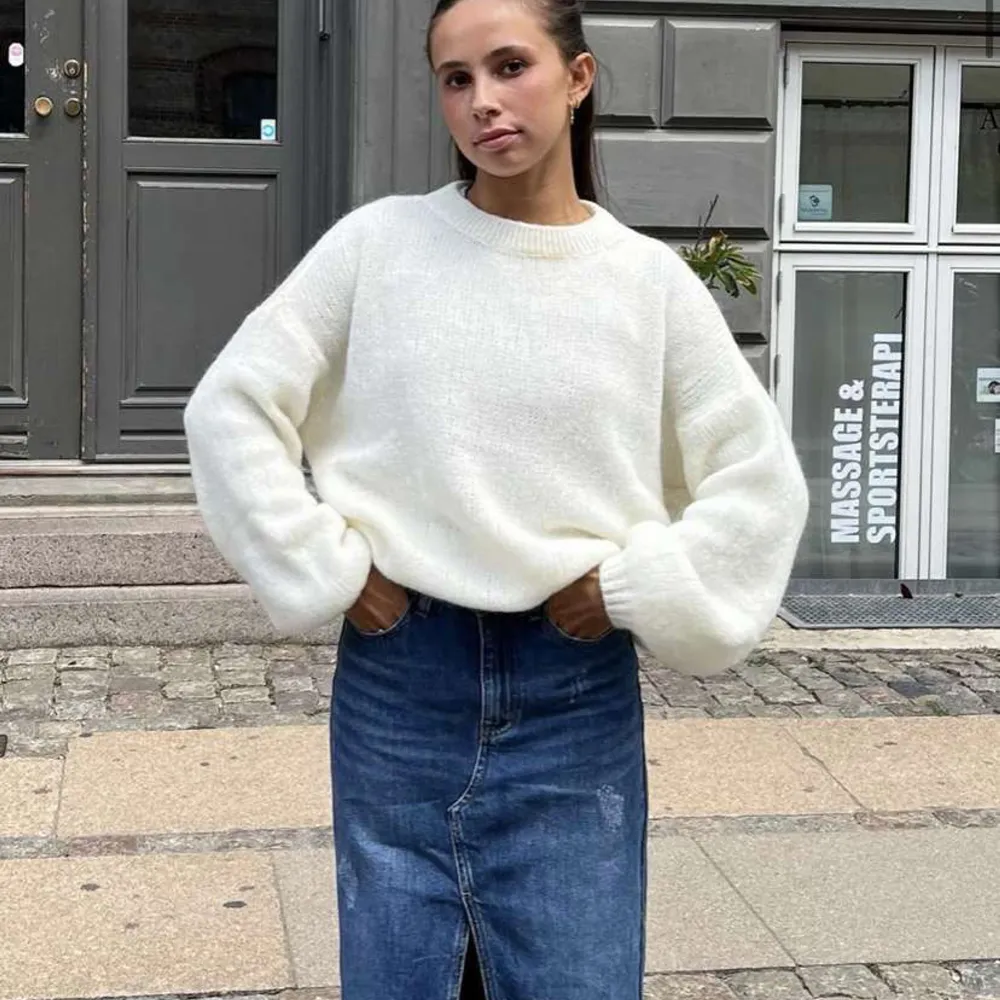 Säljer denna superduperfina tröjan från DesignBySi då jag råkade beställa två och inte kunde skicka tillbaka. Den är hur snygg som helst och helt perfekt o modellen. Bästa plagget nu till vintern helt klart!!!!!!!!!😍😍😍😍😍. Neuletakit & Villapaidat.