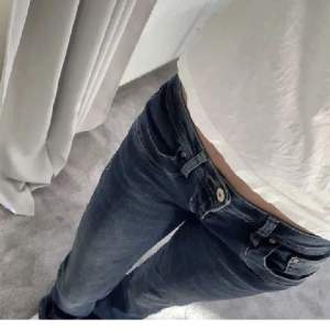 Säljer dessa mörblåa ltb jeans då de inte kommer till användning. Lite slitna längst ner, skicka meddelande för bild. (Lånade bilder)😍