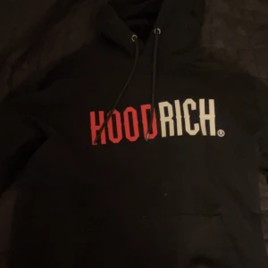 Hoodrich hoodie - Säljer denna fräscha hoodie. Fint skick
