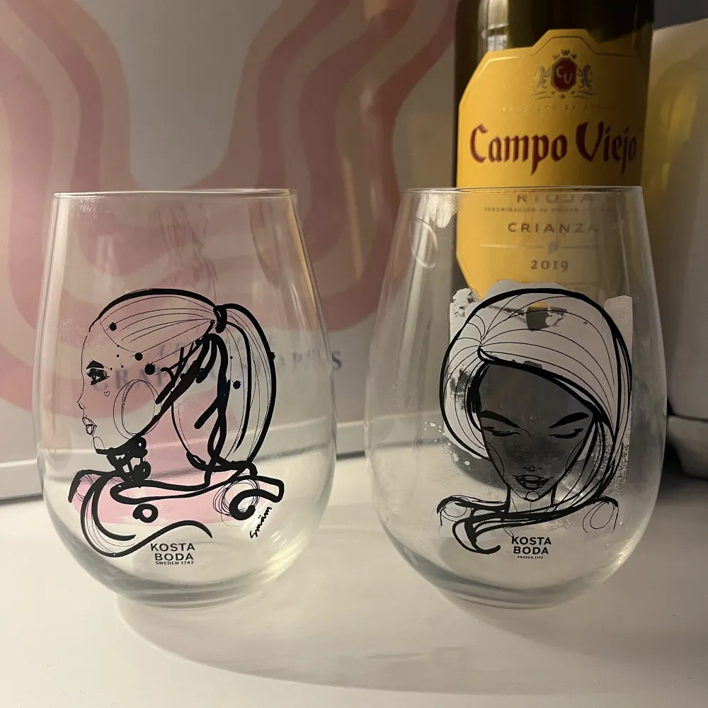 Säljer dessa fina glas från Kosta-Boda! Inte används sen jag fick de i studentpresent!. Muu.