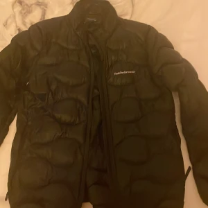 Peak Performance jacka - Svart, Peak Performance jacka i storlek 170. 