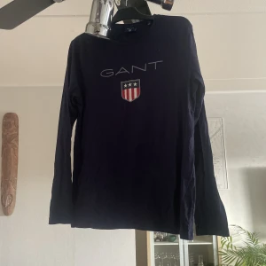 Tröja - Marin blå gant tröja. Använd fåtal gånger