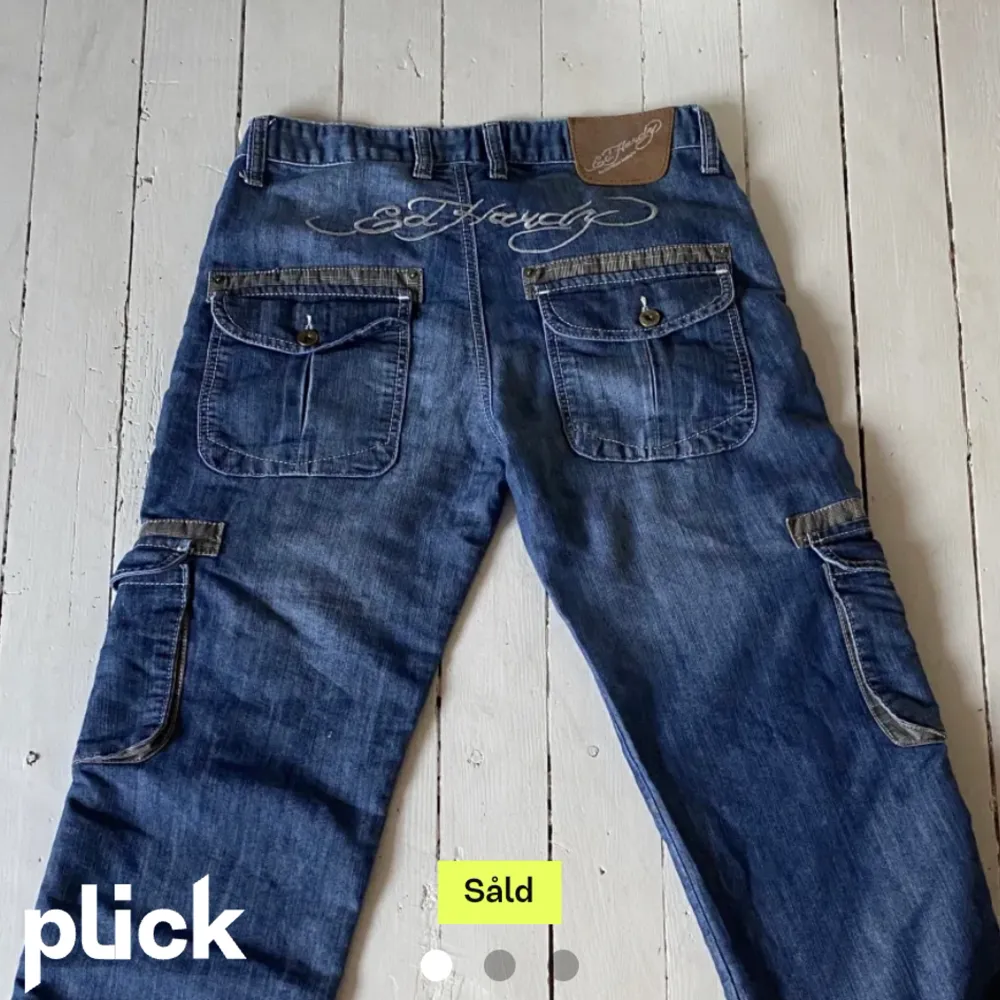 (Inte mina bilder) köpte dom här byxorna för tre veckor sen men dom passade inte så säljer dom igen. Använt 1 gång och inga fel på dom. Jeans & Byxor.