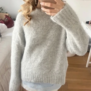 Stickad tröja  - As snygg stickad tröja från Edited som aldrig kommit till användning❣️