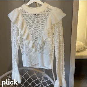 Stickad blus  - Vit stickad blus  Inga defekter 