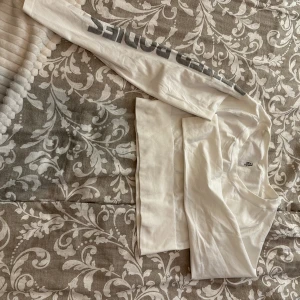 Better Bodies topp - Better Bodies träningstopp i storlek M. Säljes då den är för stor, den är i ett fins skick utan några defekter🤗 (bilderna blev åt fel håll, förstår ej varför😅)