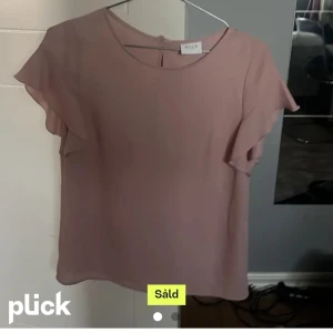 Rosa vila bljs - Säljer denna vila blusen skit gullig och säljs då den inte används. Köpt från Lindex!