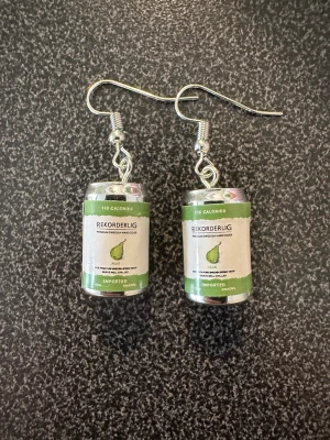 Örhänge rekorderlig cider - Örhänge med rekorderlig cider päron. Krokarna är inköpta som nickelsäkra.