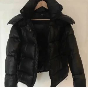 Bikbok jacka  - Säljer min jacka ifrån bikbok i storlek XS. Jackan är i fint skick🫶