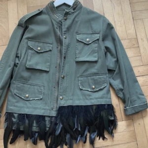 Zara jacja - Säljer denna så fina jacka från zara. Sparsamt använd och passar mig som har storlek M!