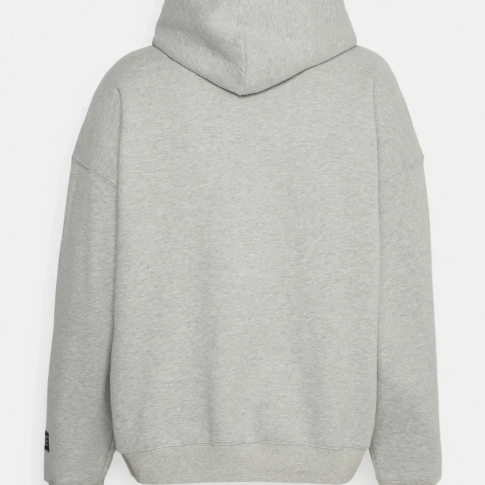 Denna superfina hoodie ifrån wrstbhvr som är slutsåld.  Använd men i fint skick! Strl xs men skulle säga att den passar xs-m beroende på önskad passform Köpare står för frakt❤️. Hoodies.
