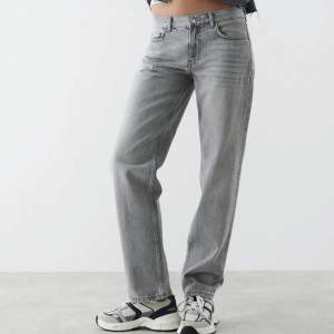 Säljer dessa jätte fina jeans från Gina Tricot då jag inte använder dom längre. Skriv om du har några frågor