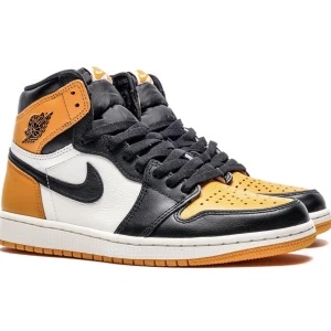 Air Jordan 1 high retro og - Helt nya och oanvända i box. Storlek EU 38 (US 5.5). Färgen heter yellow toe men kallas även för taxi.  *** Bilder kommer snart. ***