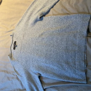 Stickad tröja  - Säljer denna fina stickad tröja från vero Moda i storlek s💗pris kan diskuteras 