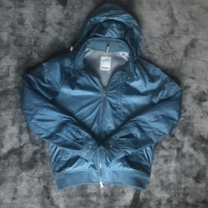 J Lindberg jacka  - Säljer min fina j Lindberg jacka storlek M. Inga defekter alls. Nypris runt 1500-1600. 