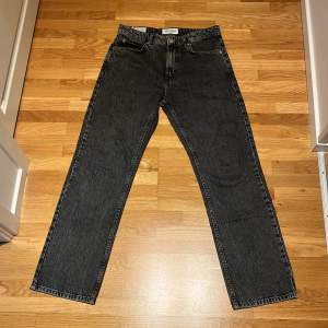 Fina jeans från just junkies som endast andvänts ett fåtal gånger. Köpta för 1200kr och har inga defekter. Pris kan diskuteras! 