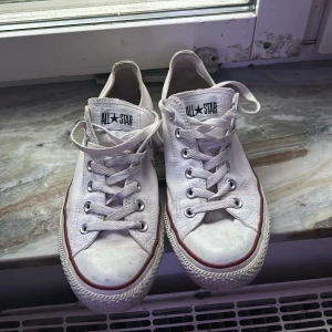 Converse  - Köpte av en annan köpare men var för stora