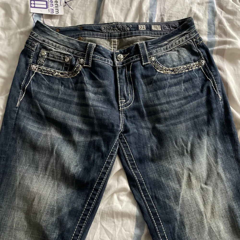 Jättefina miss me jeans som jag köpte från Benim.denim.se. Tyvär passade de inte och därför säljer jag dem. Jeansen är i modellen bootcut!. Jeans & Byxor.