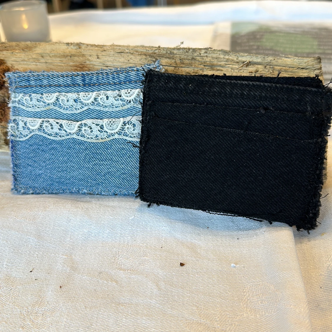 Korthållare gjorda på återvunna jeans 