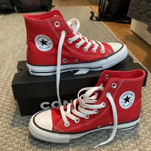 Converse - Converse i nyskick nypris 800! 💗