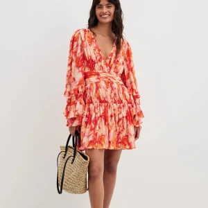 Klänning - Så fin slutsåld klänning från Sanna jörnviks kollektion från nakd! Oanvänd med lappen kvar 