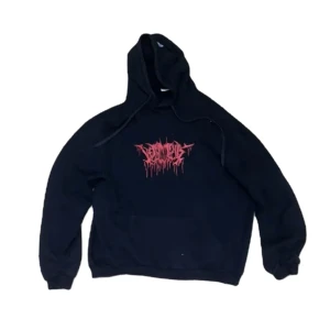 Band hoodie - Sjukt najs oversize hoodie som ska föreställa en band tröja, köpt för 600 • köparen står för frakt 