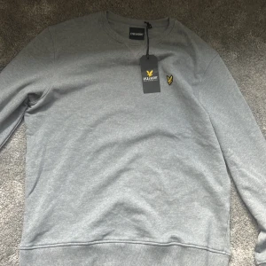 Lyle scott tröja  - En oanvänd tröja som ska säljas och prislappen är kvar på. 