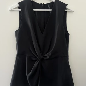 Jätte fin svart fest topp  - Svart fest topp som tyvärr inte passade mig! 