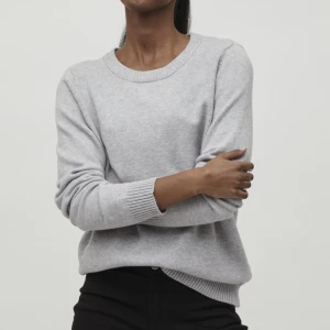 Vila - säljer denna för jag inte tyckte den passa mig i färgen , den är jättebra skick💘💘frakt tillkommer , skriv för bilder