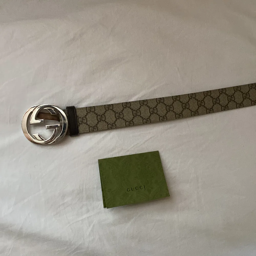 it’s an authentic gucci belt costing 4500kr at its original price but is being sold for 3000. Accessoarer.
