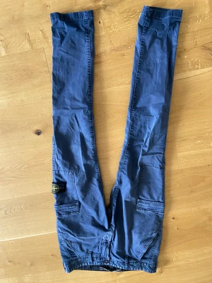 Stone Island byxor  - Väldigt slitna Stone Island byxor. Kom privat för fler bilder.