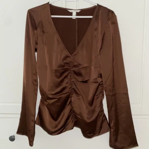 Långarmad ”siden” tröja - Mycket bra skick, nästan aldrig använd 