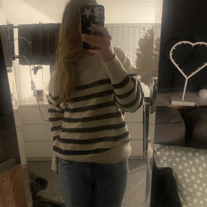 Stickad tröja - Fin stickad tröja från hm!  100kr+frakt