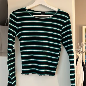 Ribbad tröja  - Superfin randig långärmad från ginatricot i storlek M🥰