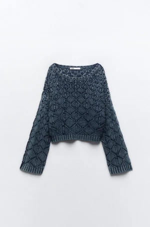 Stickat zara tröja - Supersnygg Stockholmsstil ströma ifrån zara som är super snygg med ett linne under! Köpt för 450kr, oanvänd! Priset kan diskuteras