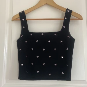 Zara topp - Jättefin topp från Zara säljes. Aldrig använd. Skriv vid frågor eller intresse❤️