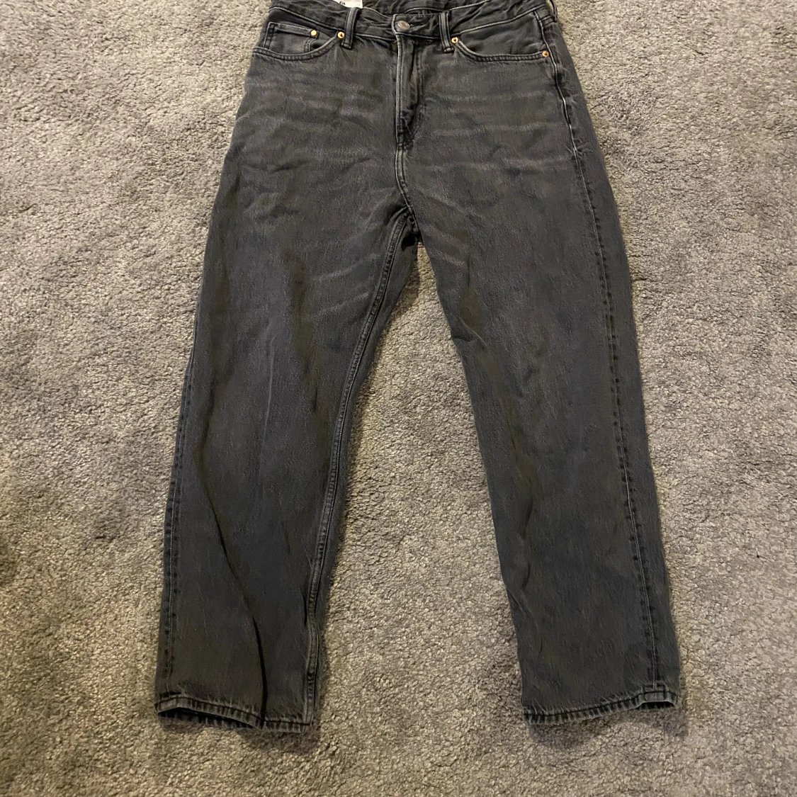 Mörk gråa jeans 