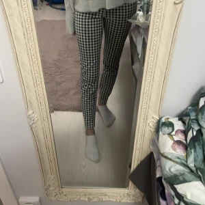 Rutiga byxor - Rutiga byxor som är i bra skick och är jätte sköna