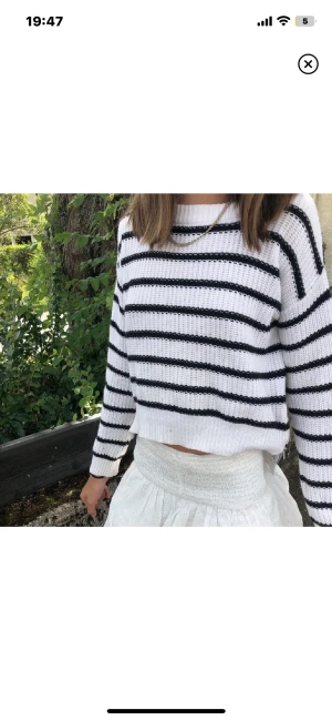 Randig Stickad Tröja - Så fin sticjad tröja i toppenskick! Säljer då den inte kommer till användning. 