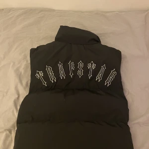 Trapstar väst - Storlek S äkta trapstar väst. 