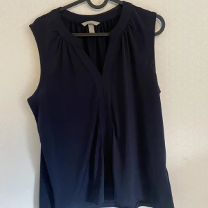 Blus  - Extremt fin blus från H&M! Sparsamt använd😊