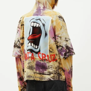 Oversized Hoodie - Weekday and Santa Cruz colab. Hoodie i 100% bomull i storlek S men känns större o passar M/L. Använd en gång. 